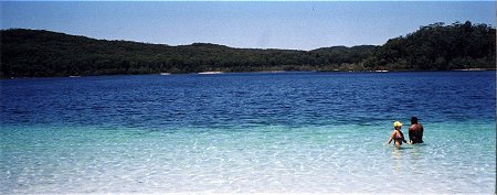 lake mckenzie1.jpg (23975 bytes)